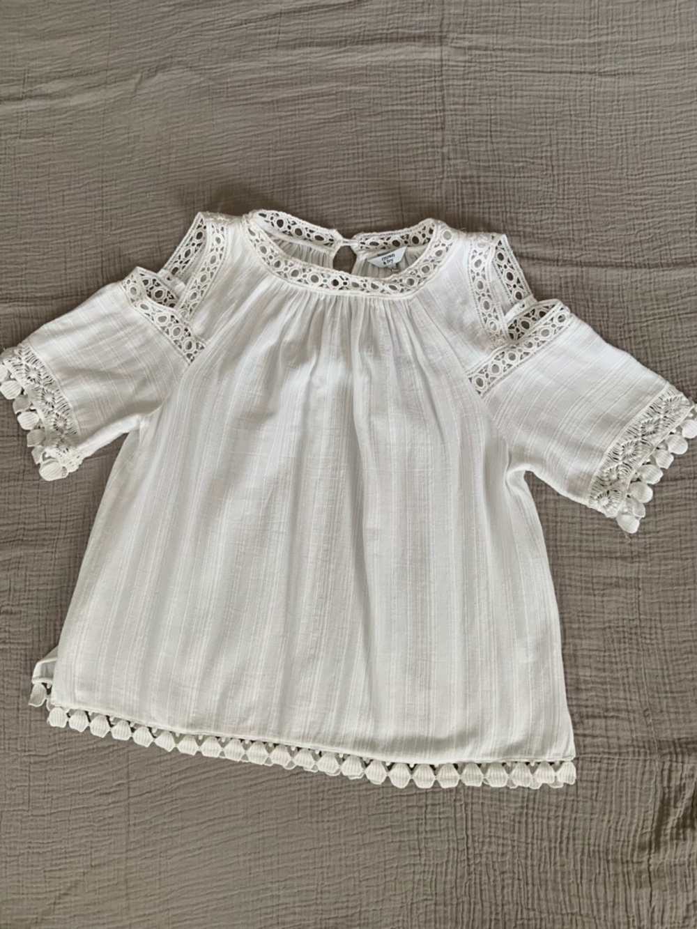 crown & ivy white Crochet Yoke Peasant Top with cold shoulder opening